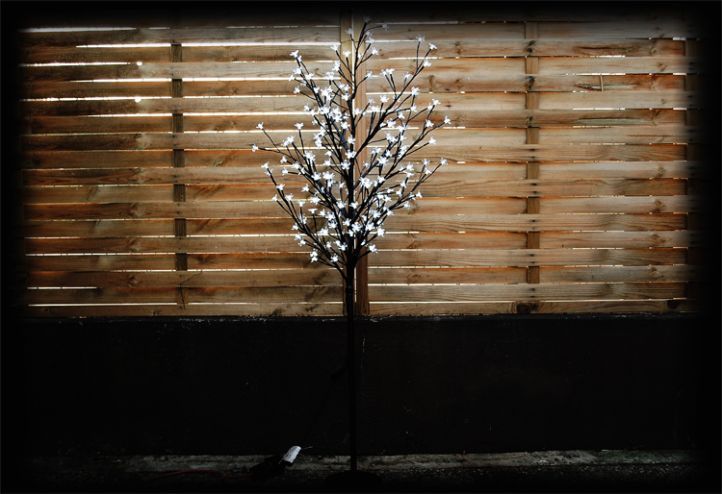 Velký dekorativní umělý strom se svítícími kvítky, venkovní / vnitřní, 200 LED, 1,5 m