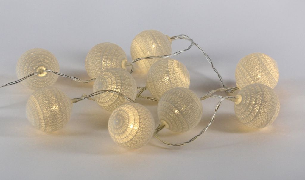 Vánoční svítící ozdoba - řetěz z kuliček (háčkovaný vzhled), vnitřní, na baterie, 0,9 m