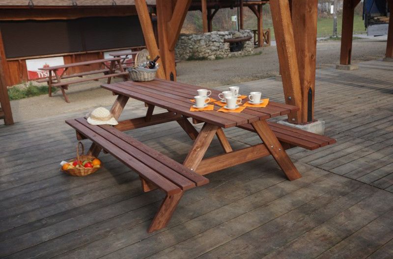 Venkovní stůl s lavicemi z masivního dřeva, kaštanová impregnace, 220 cm