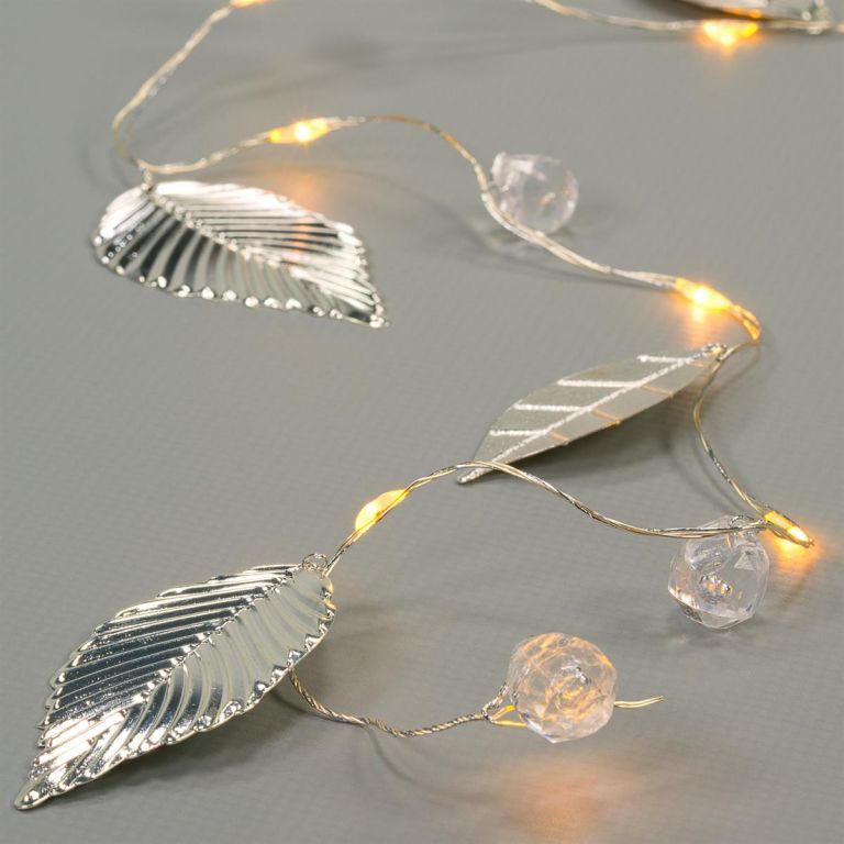 Stříbrný svítící řetěz na baterie do bytu, s perlami a lístky, teplá bílá, 1,5 m
